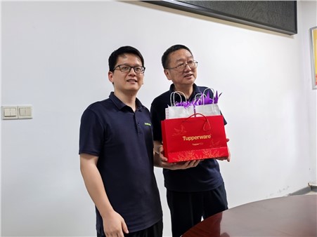 致敬韶華，感恩同行 